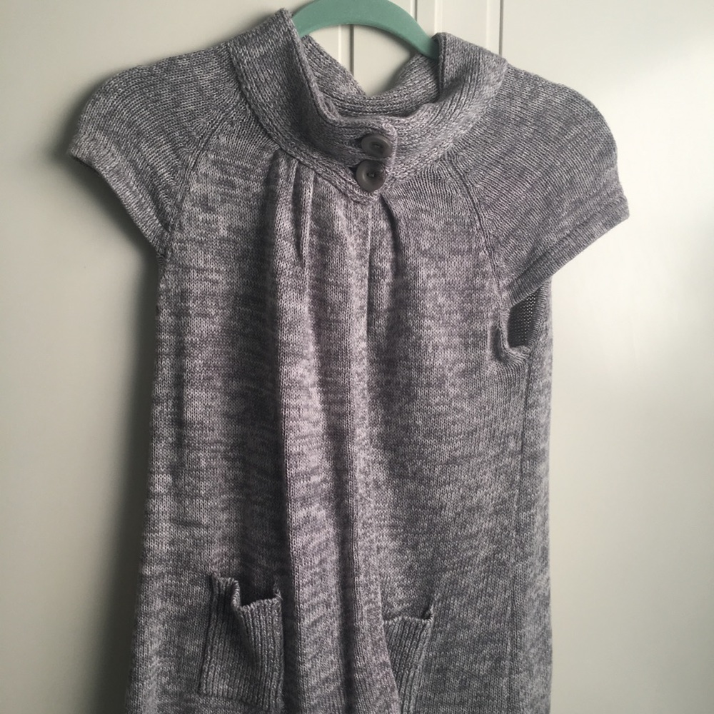 Gray short sleeve sweater